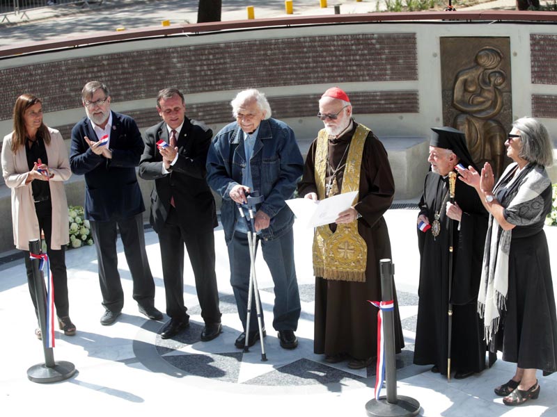 ministros, sacerdotes y destacados personajes en la ceremonia