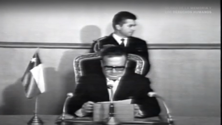 exhibición de  documental «Allende, allende» de ictus