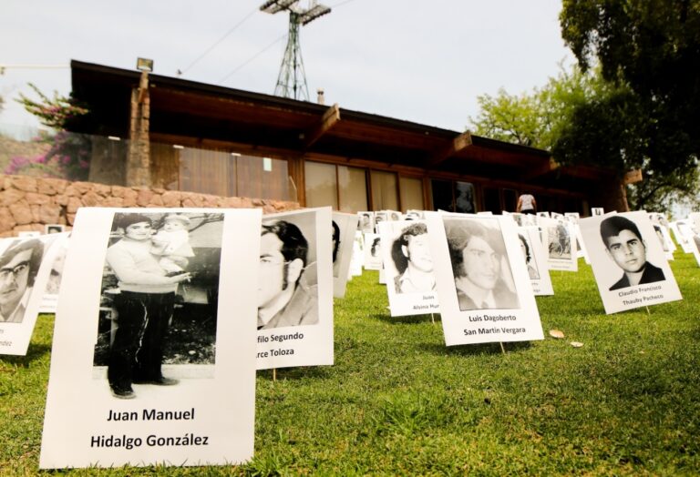 Cantando la memoria viva para que nunca mas en chile – CaLLE Santa Fe 725