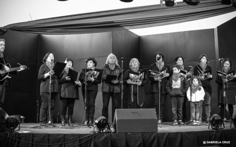CANTANDO LA MEMORIA VIVA PARA QUE NUNCA MÁS EN CHILE  – Noche Latinoamericana, Carnaval de San Antonio de Padua