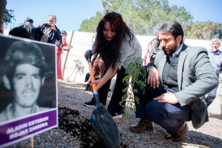 Con iniciativa Árboles por la Memoria rinden homenaje a víctimas de la dictadura militar en Atacama