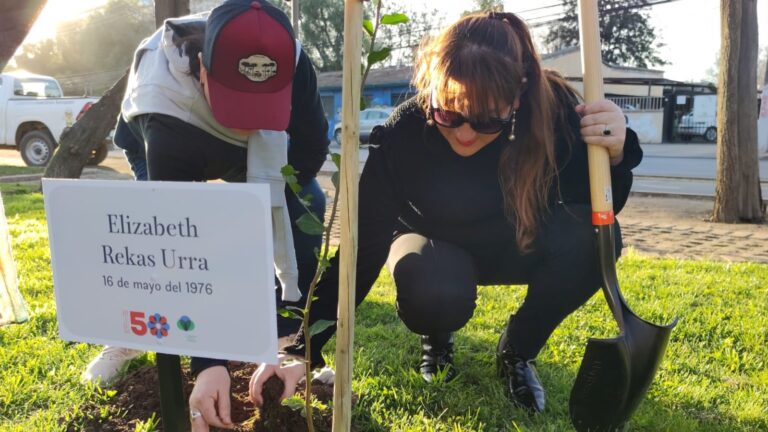 Recuerdan a víctimas de la dictadura con plantación de Árboles por la memoria