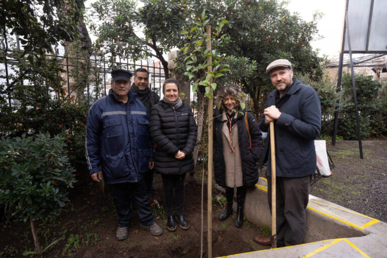 Acto “Árboles por la Memoria” releva iniciativas de la UAHC para conmemorar los 50 años del golpe de Estado