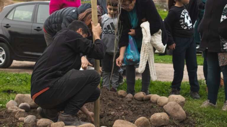 Plantan Árboles por la memoria en Cerrillos